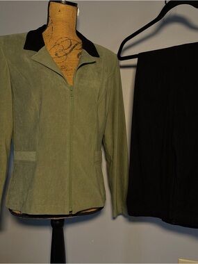 Vintage Scarlett Olive Green Zip Top with Black Pants 2-piece pantsuit Size 10